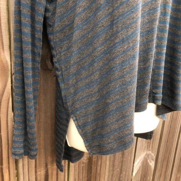 Cabi XS Striped Gray Blue Tee Hybrid Azure Top Long Sleeve V Neck Blouse 3687 - Picture 7 of 10